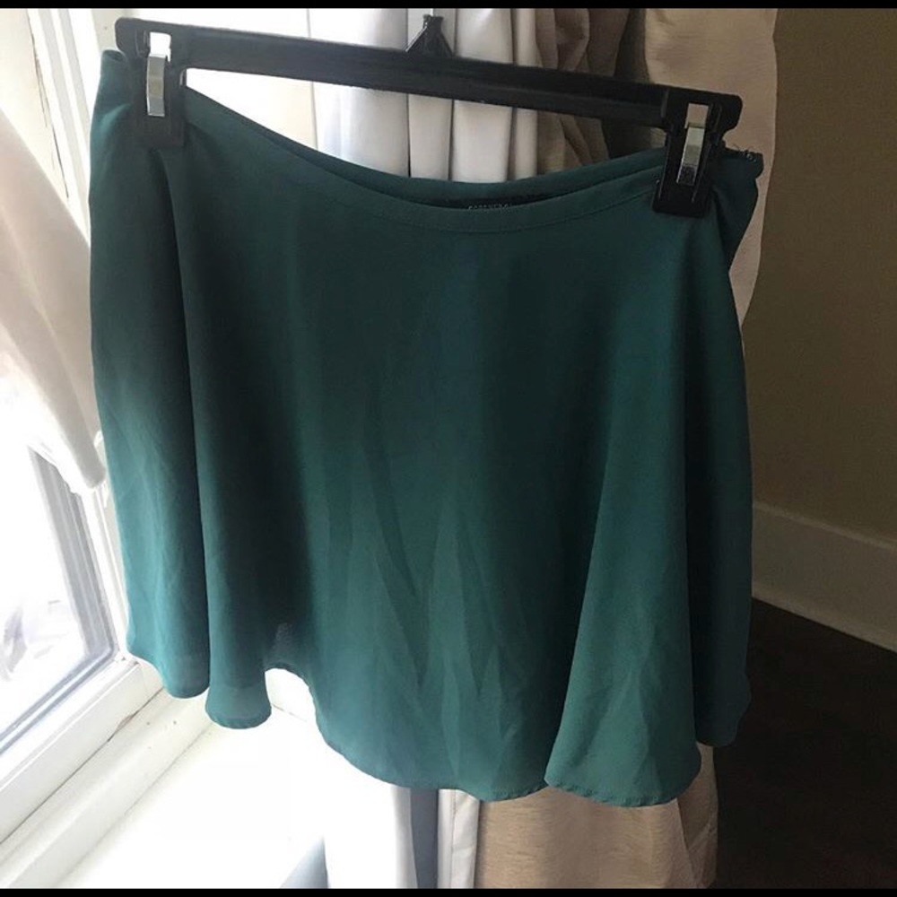 Forever 21 Green flowy skirt